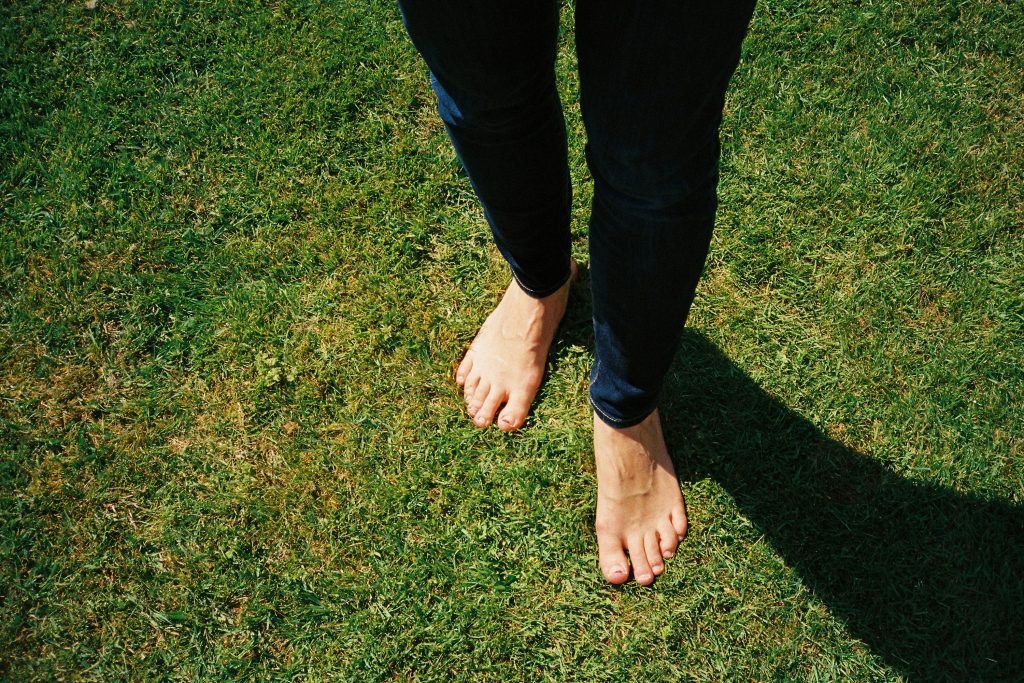 “Barefoot Lecture: EFFECTS OF WALKING BAREFOOT- Lifelong School Lesson 1, Take off your shoes!”